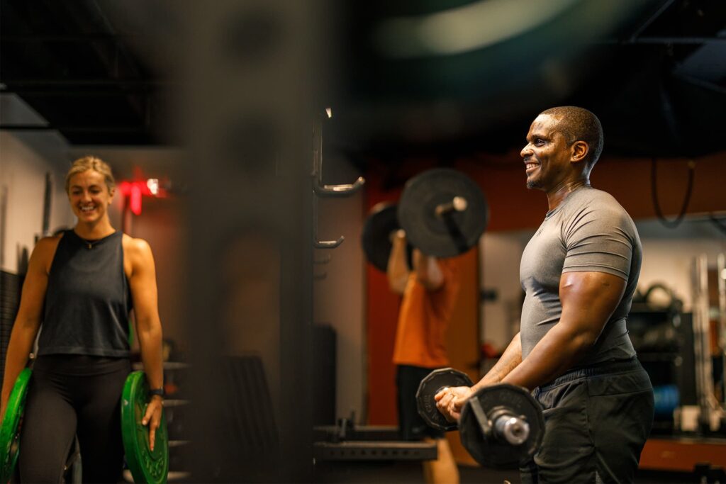 People lifting weights in a fitness center